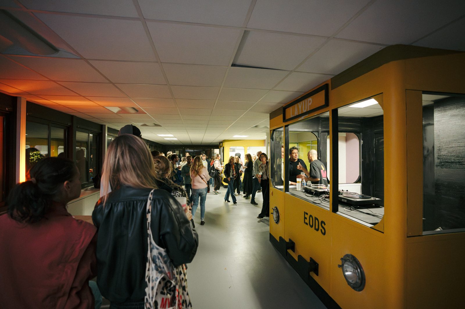 Salle des métros de Berlin au 1er étage de Layup, DJ set dans une rame de métro